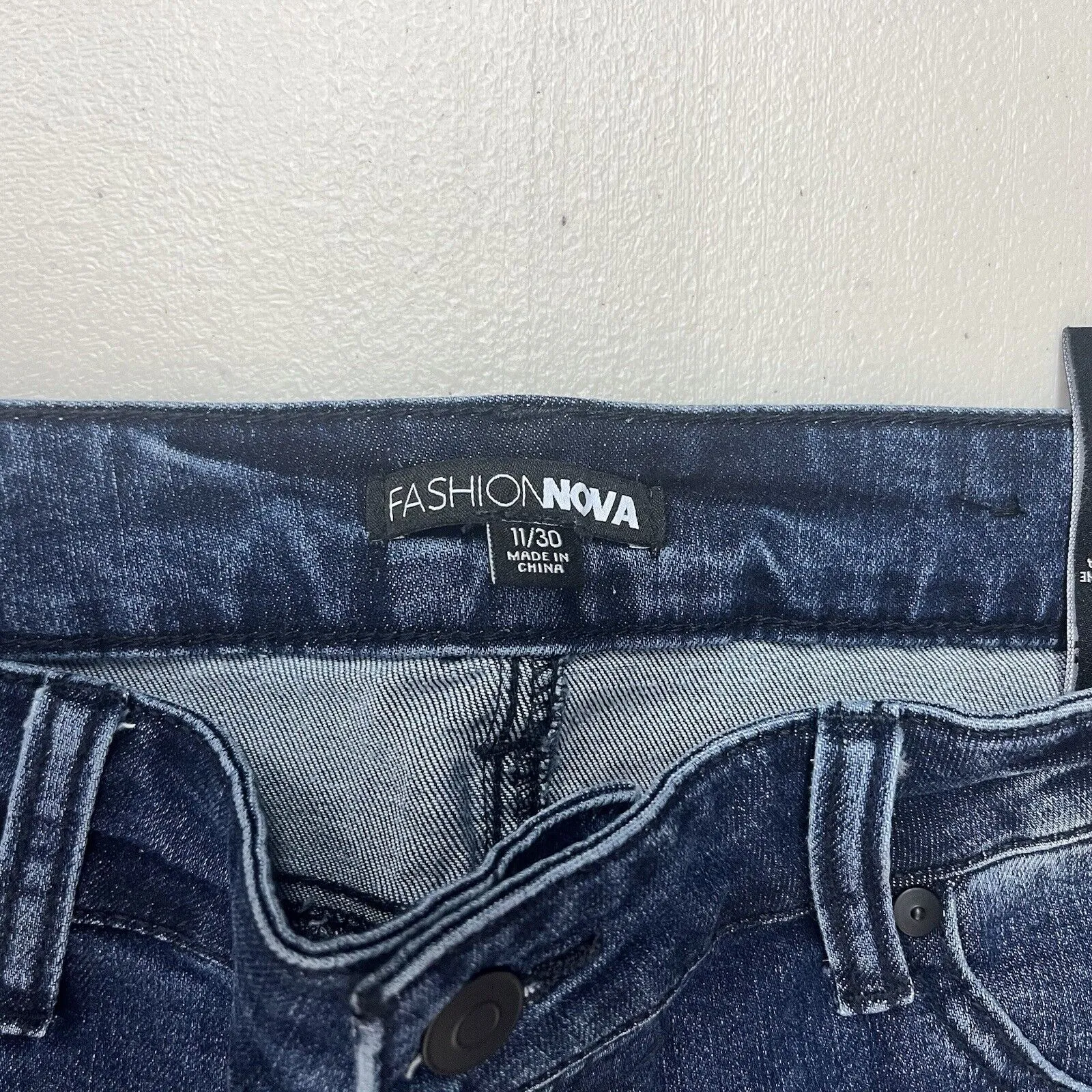Fashion Nova Jeans Women's Blue Mid Rise Distressed Jeans Ladies Size 11/30