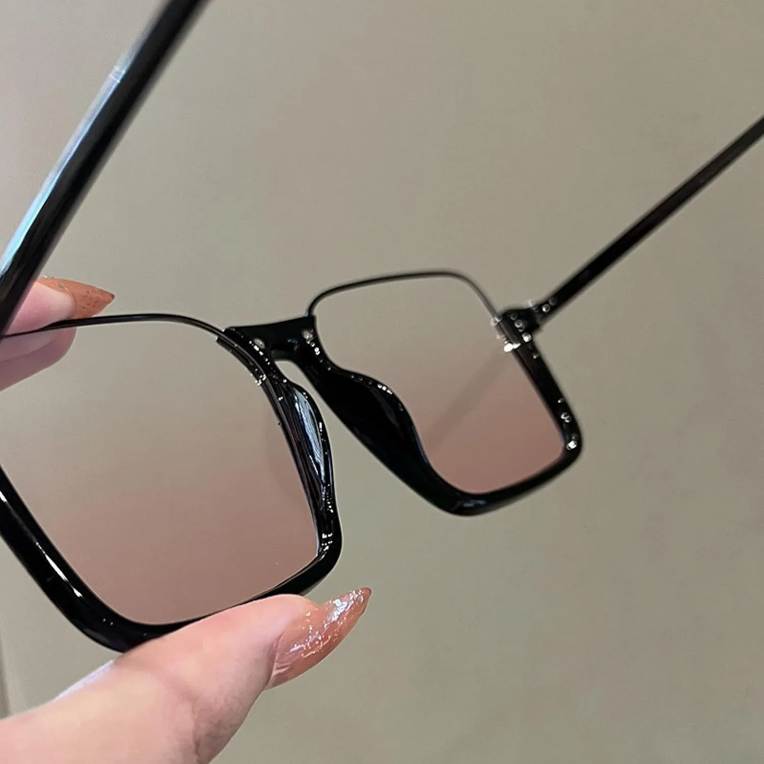 Quality Vintage Fashion Sunglasses for Men Women Metal Frame Luxury Shades Driving Shades Travel Sun Eyewear Uv400
